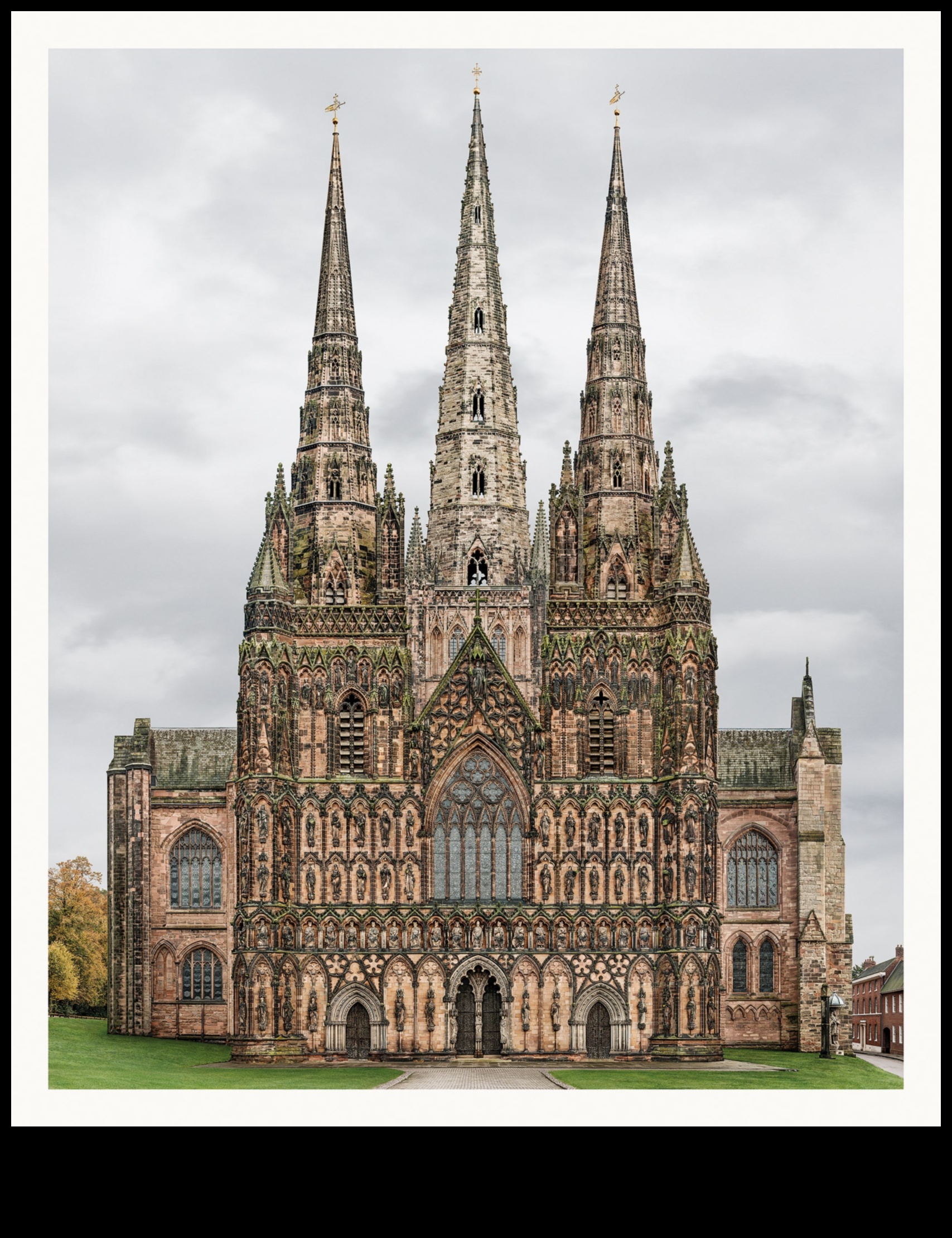 הוד גותי נחשף: מסע בצילום אדריכלי