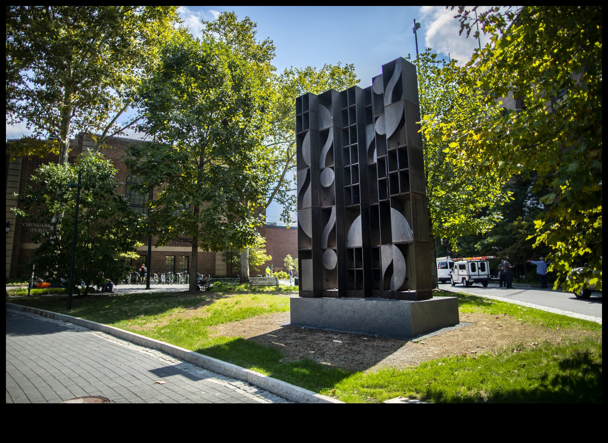 ננו חלוצים: מעצבים את העתיד של אמנות חזותית ופתרונות מדויקים